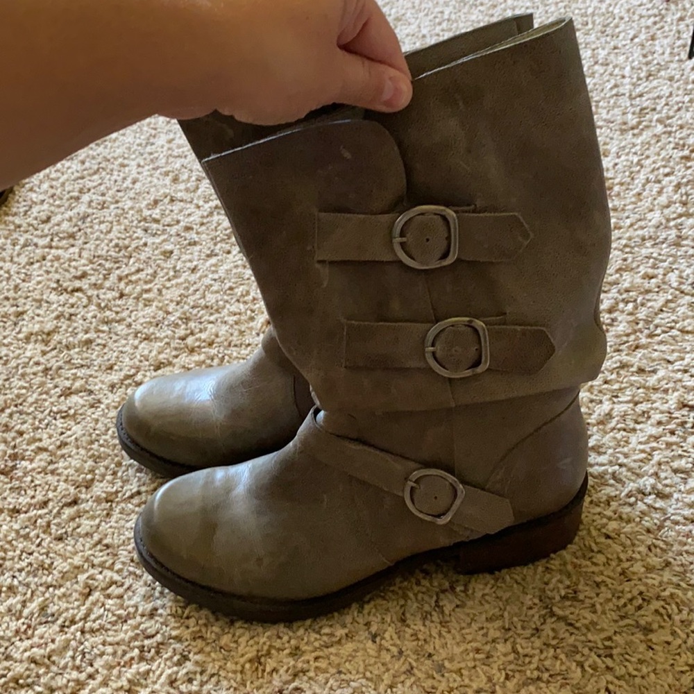 Matisse boots size 11 new. Color is more of a muted green